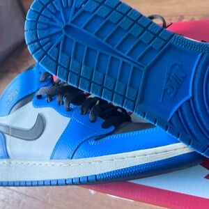 Slightly worn like new Air Jordan 1s Youth 7